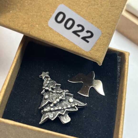 Christmas Tree & Dove Lapel Pins In Gift Box - Picture 4 of 4